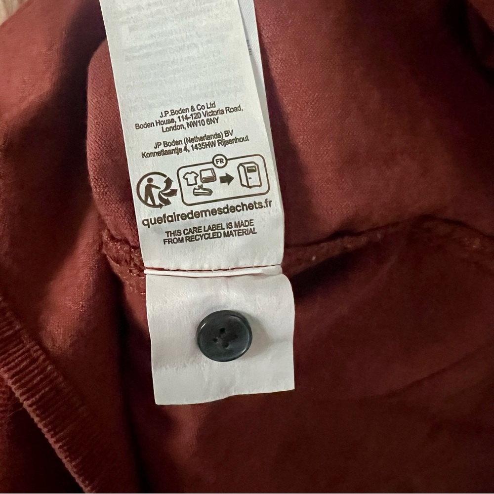 Boden Smocked High Neck Shirt in
Red Oak Corduroy, Size 6 - Picture 13 of 15